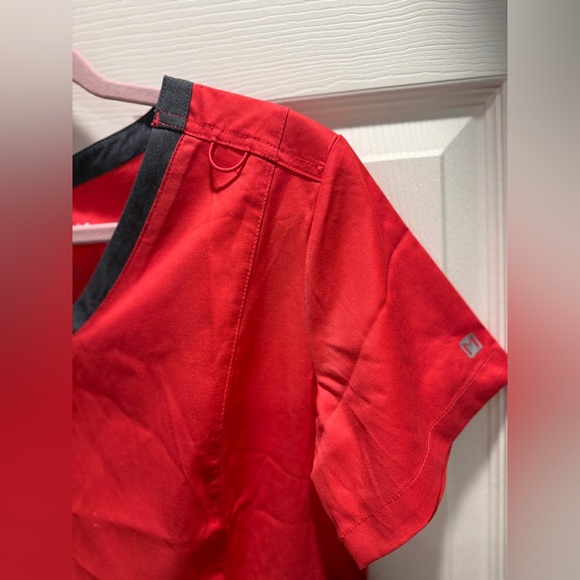 Matrix by Maevn Women’s Scrub Top Red Black V-Neck Size Small NWT - Picture 8 of 10